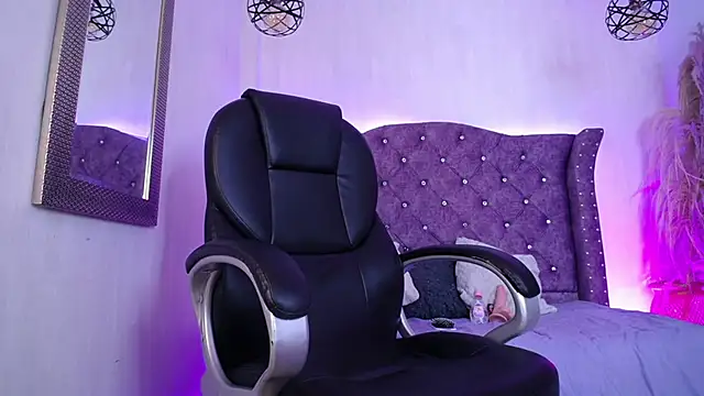 Lizza Jones online show from April 9, 2026, 12:33 pm