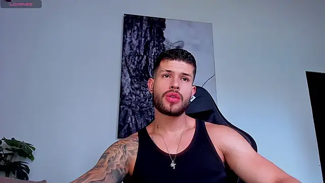 Snapshot of Santos_ramirez1 chatting on June 13, 2026, 2:04 pm Santos ramirez1 online show from June 13, 2026, 2:04 pm