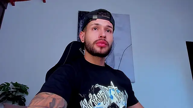 Snapshot of Santos_ramirez1 chatting on June 18, 2026, 2:11 pm Santos ramirez1 online show from June 18, 2026, 2:11 pm