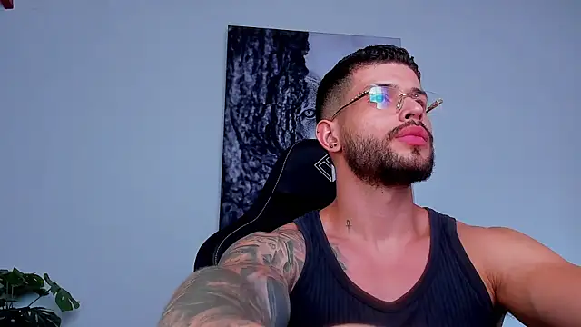 Snapshot of Santos_ramirez1 chatting on June 25, 2026, 4:23 pm Santos ramirez1 online show from June 25, 2026, 4:23 pm