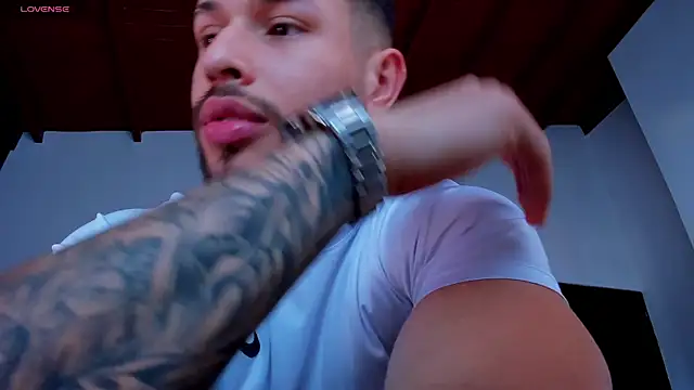 Santos ramirez1 online show from April 9, 2026, 2:23 pm