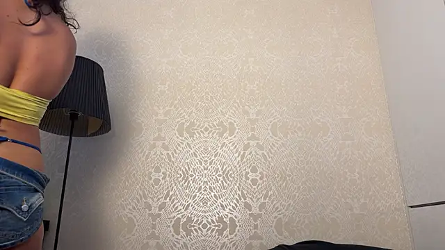 Snapshot of rossilaari chatting on July 2, 2026, 12:33 pm rossilaari online show from July 2, 2026, 12:33 pm