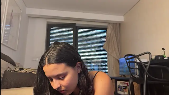 Snapshot of rossilaari chatting on June 14, 2026, 2:29 pm rossilaari online show from June 14, 2026, 2:29 pm