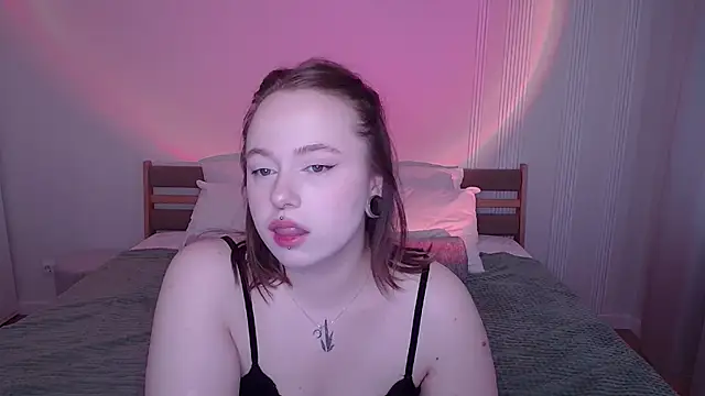 SelenaLily online show from April 1, 2026, 1:01 pm