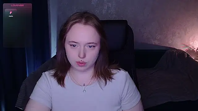 Snapshot of SelenaLily chatting on June 15, 2026, 8:52 pm SelenaLily online show from June 15, 2026, 8:52 pm