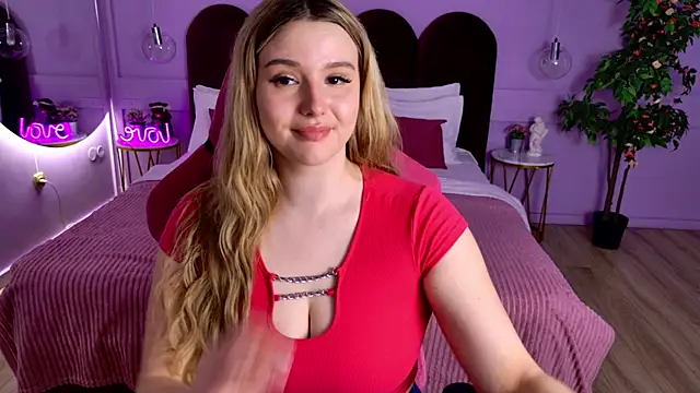 Snapshot of CharlotteAtwoood chatting on May 19, 2026, 4:03 pm CharlotteAtwoood online show from May 19, 2026, 4:03 pm