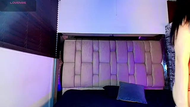 MeganEvanss   online show from June 3, 2026, 1:06 am