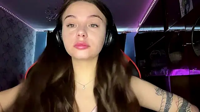 ThedaStrevell online show from April 9, 2026, 7:25 am