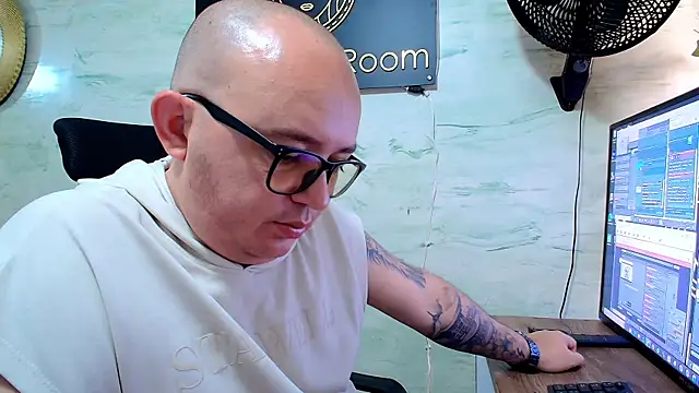 maximo daddy online show from May 10, 2026, 1:36 pm