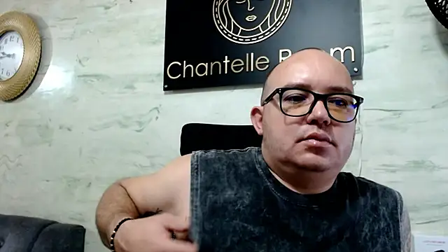 maximo daddy online show from May 25, 2026, 2:44 am