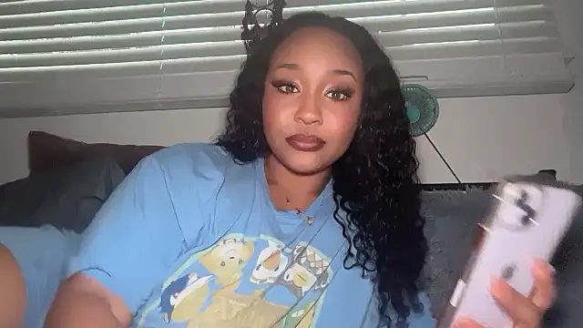 Yourmommysilk online show from March 29, 2026, 2:24 am