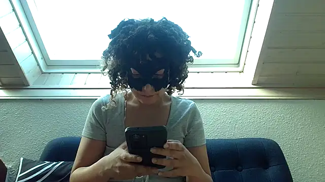 Kenzarissa online show from April 4, 2026, 6:20 am