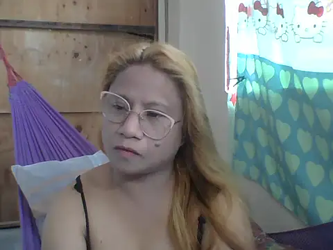 PinayChristine online show from April 9, 2026, 3:52 am