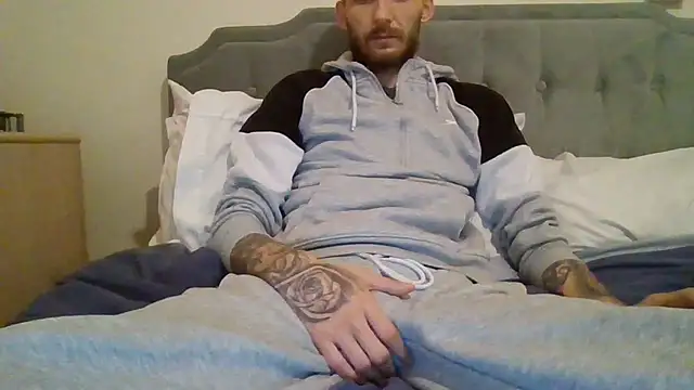 feetlovrr94 online show from April 17, 2026, 2:20 pm