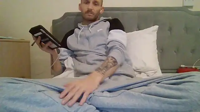 feetlovrr94 online show from March 31, 2026, 10:23 pm