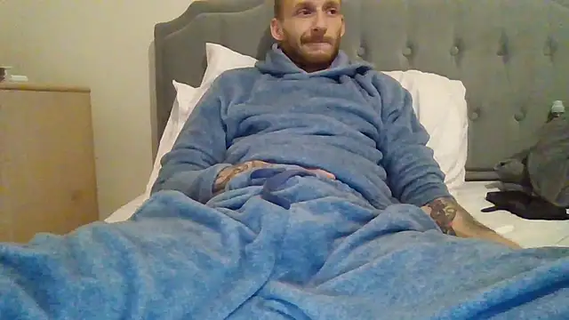 feetlovrr94 online show from April 6, 2026, 9:27 pm