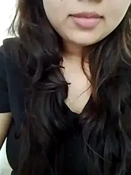 Snapshot of Curvy_Divaa chatting on April 5, 2026, 7:15 am Curvy Divaa online show from April 5, 2026, 7:15 am