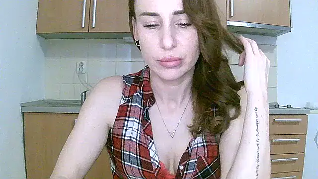 GlarysLoveressSx online show from April 18, 2026, 12:29 pm