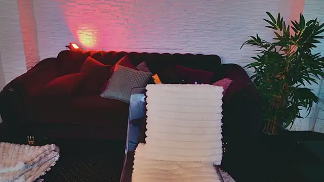 AngelWooW online show from April 15, 2026, 5:24 am