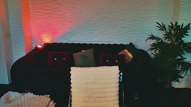 AngelWooW online show from April 7, 2026, 4:58 am