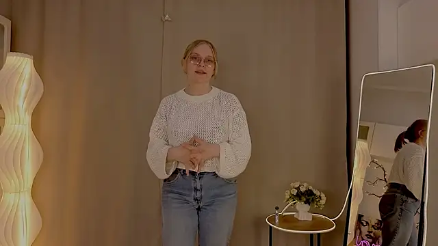 AlicaCohill online show from April 8, 2026, 7:04 pm