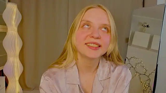 AlicaCohill online show from April 18, 2026, 7:58 pm