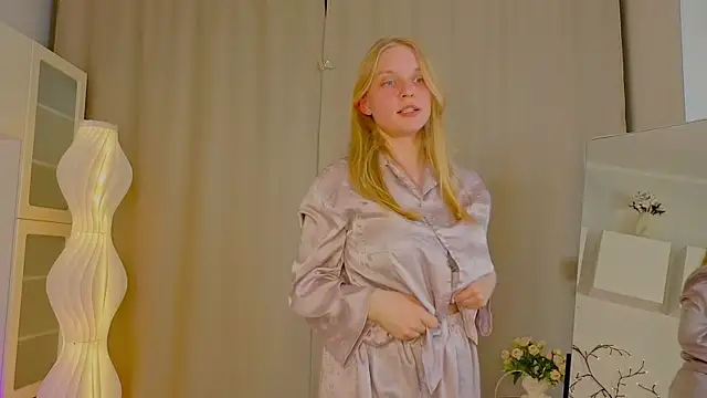 AlicaCohill online show from April 18, 2026, 7:07 pm