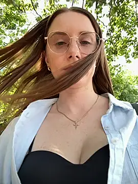 Snapshot of FReyja_44 chatting on July 21, 2026, 9:43 am FReyja 44 online show from July 21, 2026, 9:43 am