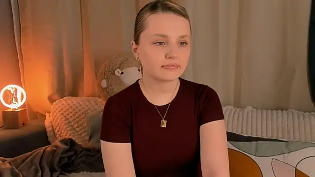 LorriMonz online show from April 16, 2026, 1:28 am