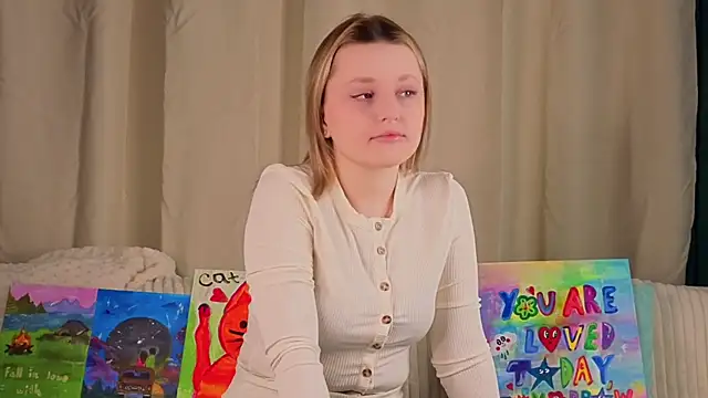 LorriMonz online show from April 8, 2026, 1:18 am