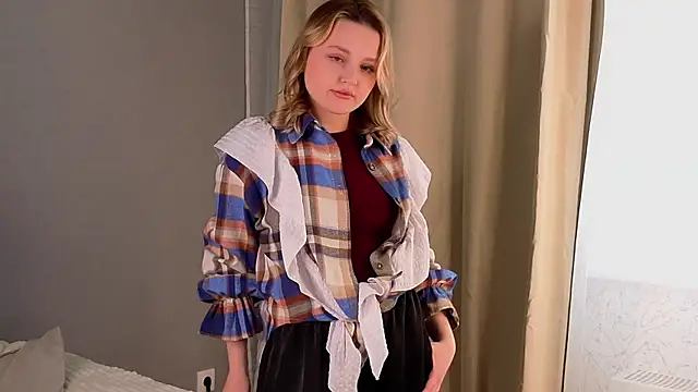 LorriMonz online show from April 1, 2026, 3:30 am