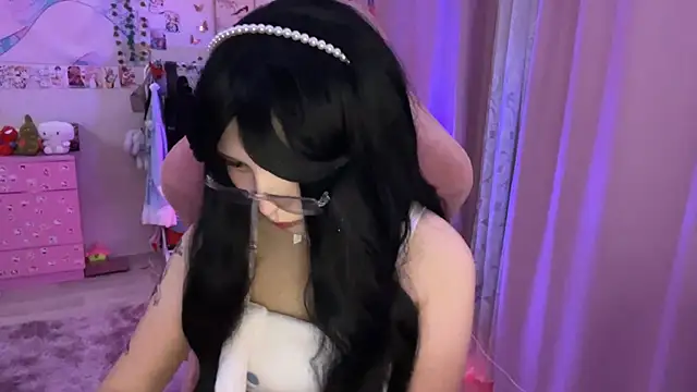 ToxiraLuneX online show from April 12, 2026, 5:49 pm