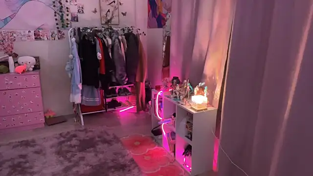 ToxiraLuneX online show from April 16, 2026, 4:19 pm