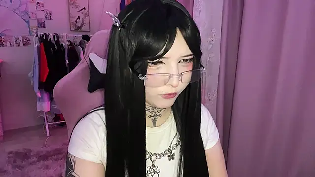 ToxiraLuneX online show from April 3, 2026, 4:46 pm