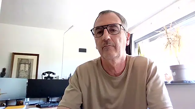 Snapshot of HotLucas66 chatting on July 16, 2026, 10:01 am HotLucas66 online show from July 16, 2026, 10:01 am