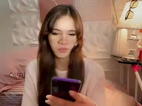 Snapshot of Leijona_Milker chatting on May 24, 2026, 12:49 pm Leijona Milker online show from May 24, 2026, 12:49 pm