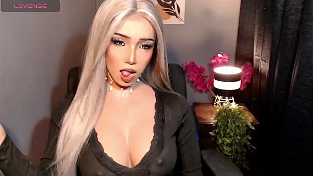 xEllaineCumsLotx online show from April 14, 2026, 2:22 pm