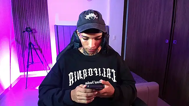 im Usuga online show from April 7, 2026, 12:29 pm