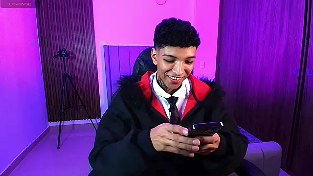 im Usuga online show from April 14, 2026, 3:55 am