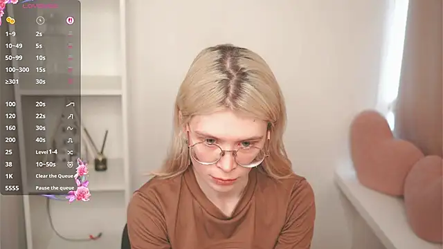 CarleySuski online show from April 9, 2026, 4:58 am