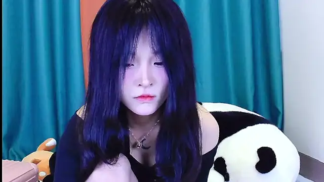 girllong520 online show from April 13, 2026, 10:41 am