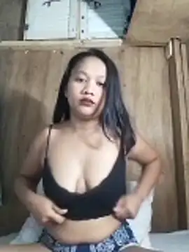 xxursweetyoonaxx online show from April 3, 2026, 10:11 am