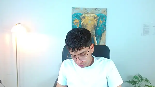 maax 18 online show from April 1, 2026, 1:52 pm