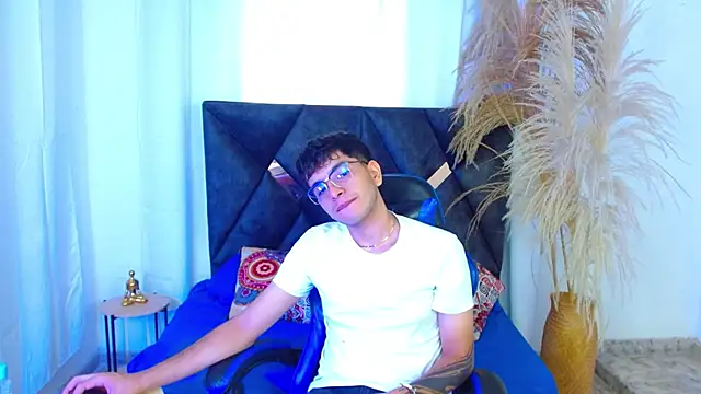 maax 18 online show from April 17, 2026, 2:20 pm