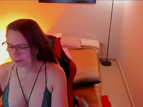 jazmin steele online show from April 1, 2026, 1:41 pm