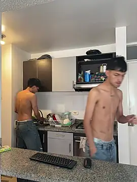 LYAN DYLAN online show from April 6, 2026, 9:27 pm