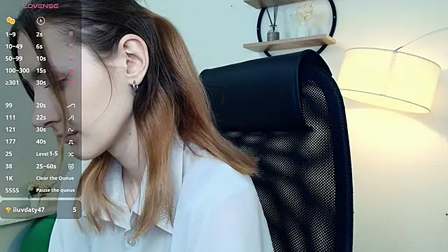 LoraLanett online show from April 10, 2026, 2:02 pm