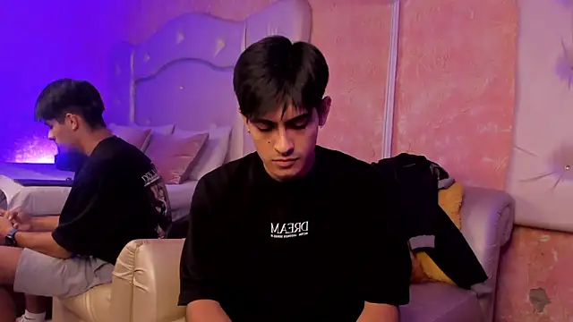 TylerCruz   online show from April 15, 2026, 5:13 am