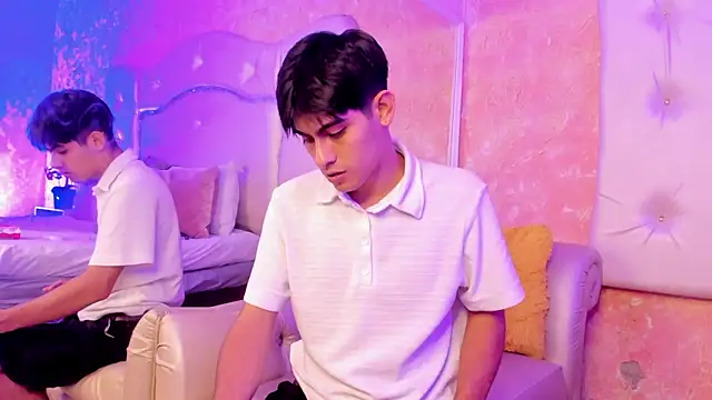 TylerCruz   online show from April 14, 2026, 6:40 am