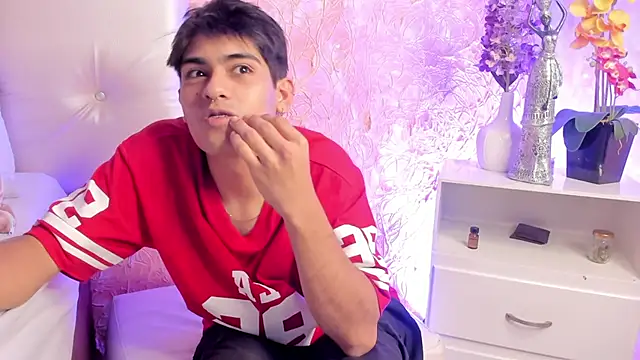 TylerCruz   online show from April 16, 2026, 4:57 am